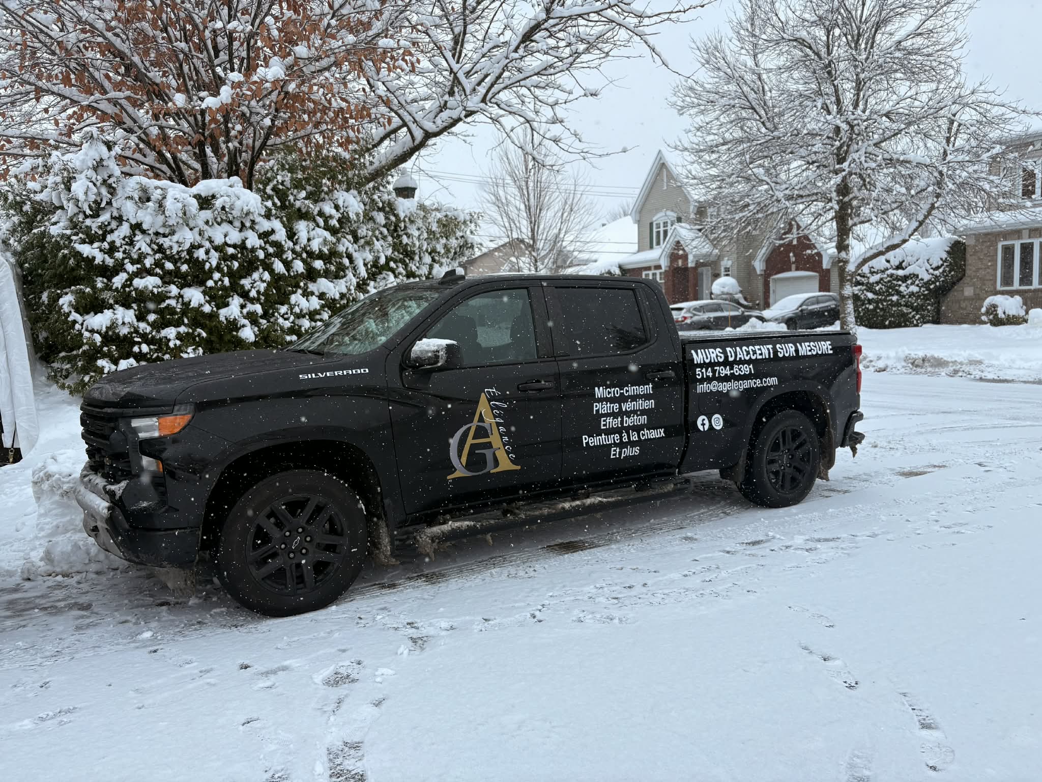 Camion spécialisé en plâtre vénitien, micro-ciment et murs d’accent au Québec
